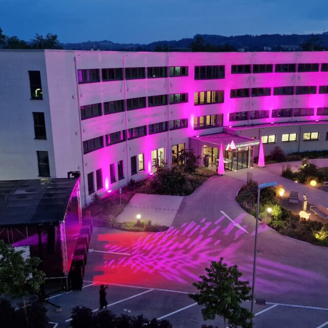 📸✨ Rückblick auf 30 Jahre Soloplan! 🎉
Es war eine unvergessliche Feier voller spannender Einblicke, inspirierender Gespräche und innovativer Technik! 🤖💡 @soloplangmbh 

Herzlichen Glückwunsch an Soloplan für drei Jahrzehnte voller Erfolg und Innovation. Auf viele weitere gemeinsame Jahre! 🥂
.
Euer bestvent-Team
👉 Link in der Bio 👈
.
Ihr wollt noch mehr erfahren oder habt Interesse? Dann schaut auf unserer Homepage vorbei oder schreibt uns eine E-Mail an info@bestvent.de. Wir freuen uns auf eure Anfragen!
.
#light #sound #stage #video #flexible #bestvent #bestventgroup #bestventfs #veranstaltungstechnik #messebau #immenstadt #allgäu #Eventtechnik 
 #Soloplan30 #TechnikPartner #Jubiläum #Innovation #GemeinsamStark #EventHighlights
