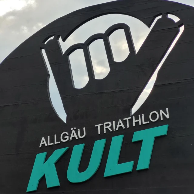 🏊‍♀️🚴‍♂️🏃‍♂️ Allgäu-Triathlon 2024 🎉

~ ein sportliches Highlight, das begeistert ~

Wir sind stolz, als Eventpartner dabei gewesen zu sein. Unsere LED-Wand sorgte bei der Triathlon -Besprechung für Optimale Bildqualität. Die Beschallung am Start, der Wechselzone und im Zielbereich hat die Atmosphäre perfekt umrahmt. 
Ein unvergessliches Erlebnis für alle - wir freuen uns schon auf das nächste Jahr!
.
Euer bestvent-Team
👉 Link in der Bio 👈
.
Ihr wollt noch mehr erfahren oder habt Interesse? 
Dann schaut auf unserer Homepage vorbei oder schreibt uns eine E-mail an info@bestvent.de. Wir freuen uns auf eure Anfragen!
.
#light #sound #stage #video #flexible #bestvent #bestventgroup #bestventfs #veranstaltungstechnik #messebau #immenstadt #allgäu #allgäutriathlon #Sportevents #LEDwand #beschallung #Triathlon2024 #KULT